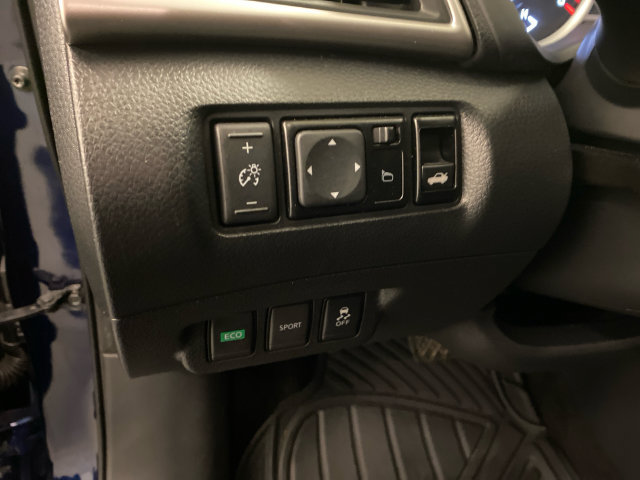 Used 2017 Nissan Sentra SR w/ Driver's Assist Package FWD image 14