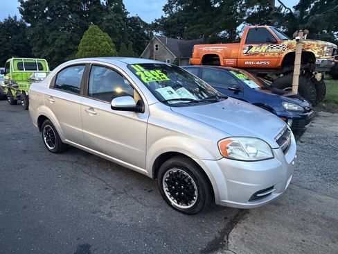 Used 2011 Chevrolet Aveo LT FWD image 2