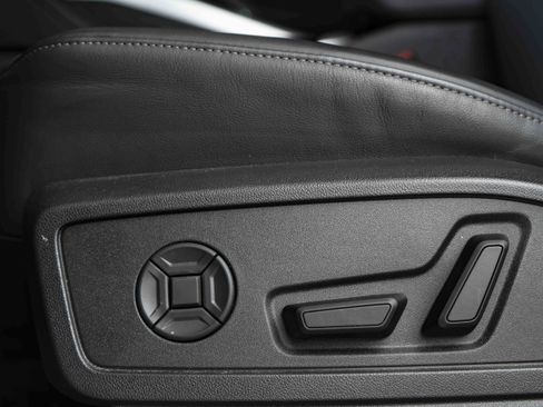 Used 2025 Audi Q5 Premium AWD/4WD image 40