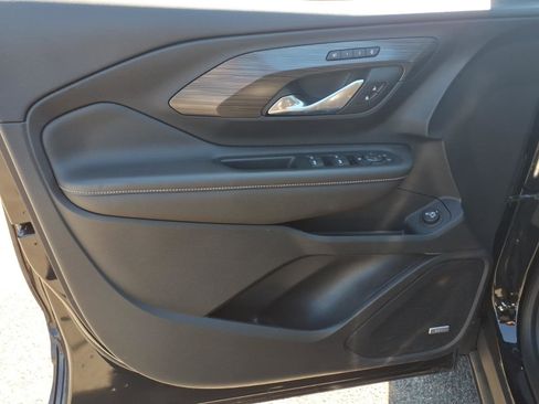 Used 2023 GMC Terrain SLT w/ Infotainment Package II image 23