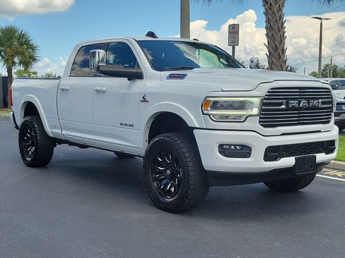 Used 2022 RAM 2500 Laramie AWD/4WD image 1
