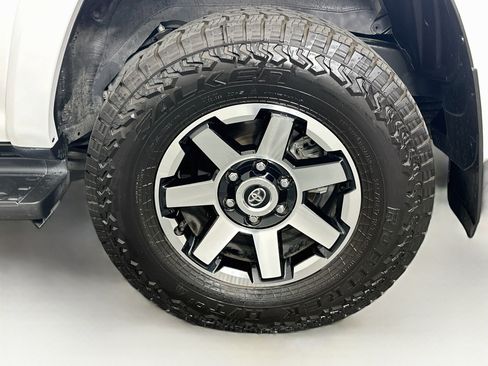 Used 2024 Toyota 4Runner TRD Off-Road Premium AWD/4WD image 11