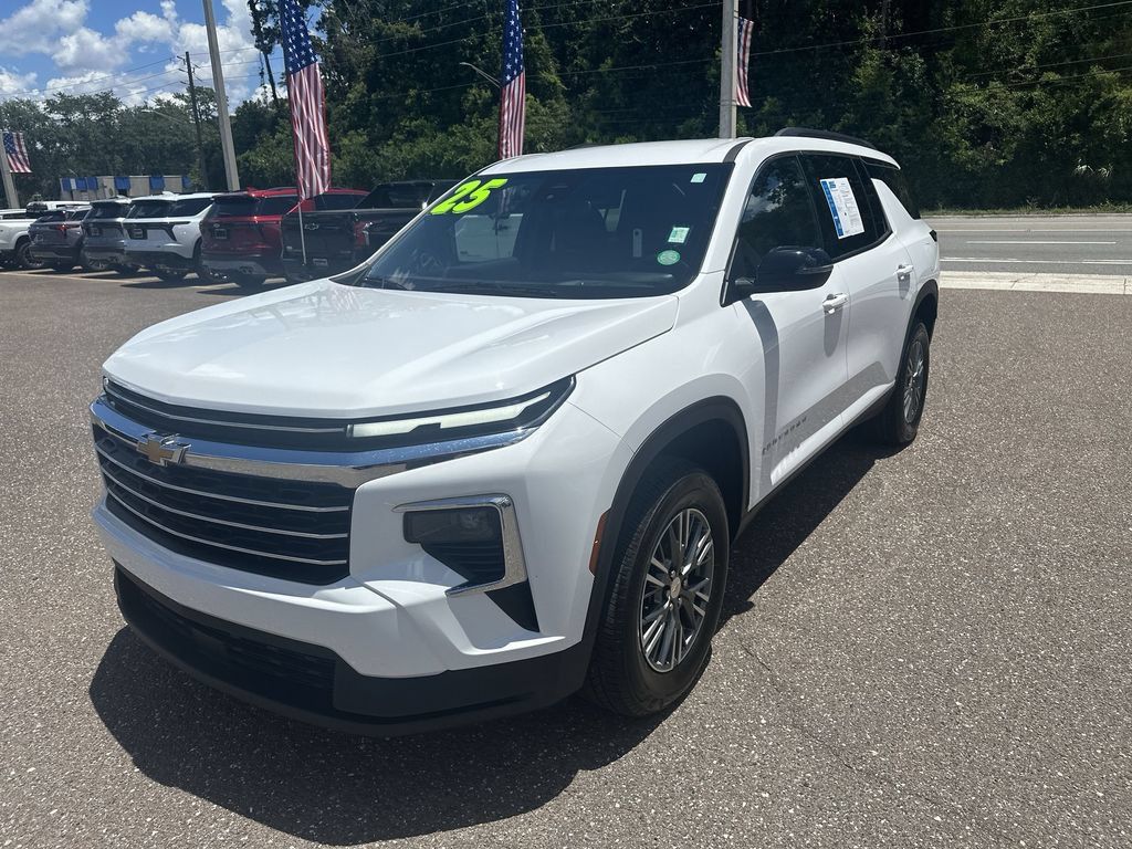 Used 2025 Chevrolet Traverse LT FWD image 12