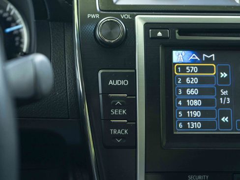 Used 2013 Toyota Camry SE FWD image 30