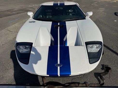 Used 2005 Ford GT RWD image 2