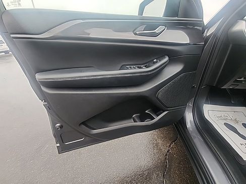 Used 2023 Jeep Grand Cherokee L Laredo image 12