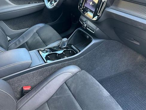 Used 2021 Volvo XC40 P8 Recharge w/ Advanced Package image 17