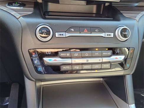 Certified 2020 Ford Explorer Limited w/ Class III Trailer Tow Package image 12