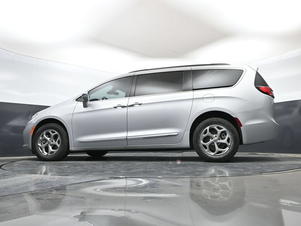 Used 2022 Chrysler Pacifica Limited AWD/4WD image 52