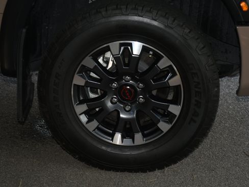 Used 2024 Nissan Titan PRO-4X AWD/4WD image 20