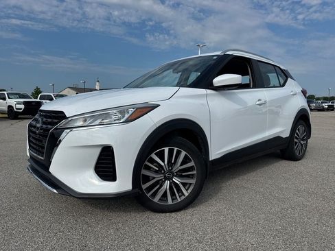 Used 2024 Nissan Kicks SV FWD image 1