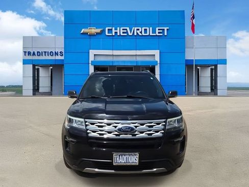 Used 2019 Ford Explorer XLT w/ Equipment Group 202A FWD image 2