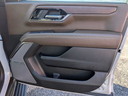 Used 2025 GMC Yukon Denali Ultimate AWD/4WD image 28