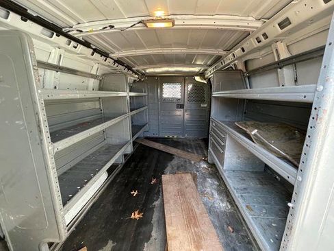 Used 2014 Chevrolet Express 2500 image 23