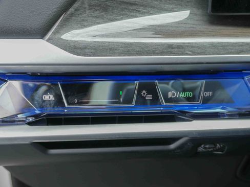 Certified 2024 BMW 740i image 17