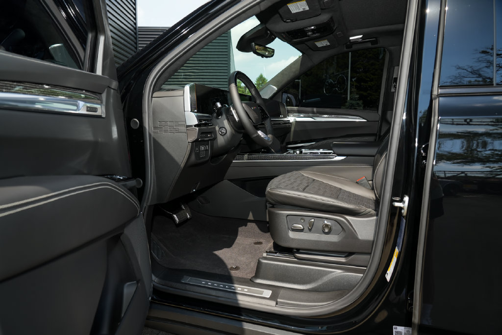 Used 2026 Cadillac Escalade V AWD/4WD image 21