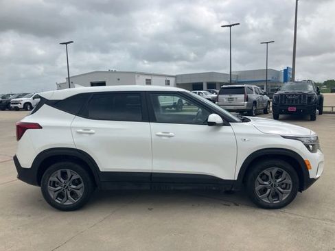 Used 2024 Kia Seltos LX AWD/4WD image 8