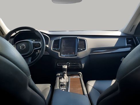 Used 2017 Volvo XC90 T5 Momentum w/ Vision Package image 21