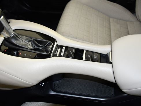Certified 2024 Honda HR-V LX image 30