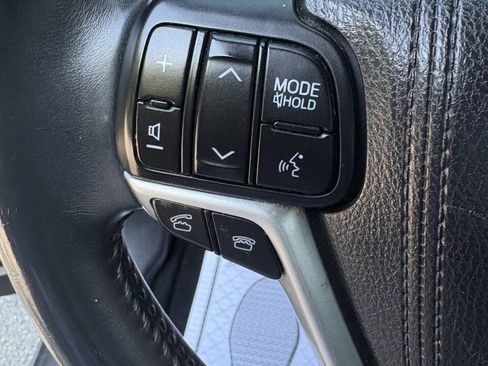 Used 2016 Toyota Highlander XLE FWD image 22