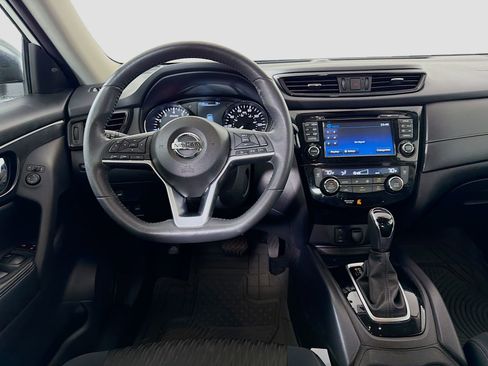 Used 2017 Nissan Rogue SV w/ SV Premium Package image 24