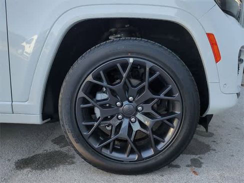 New 2025 Jeep Grand Cherokee Summit w/ Obsidian Package image 14