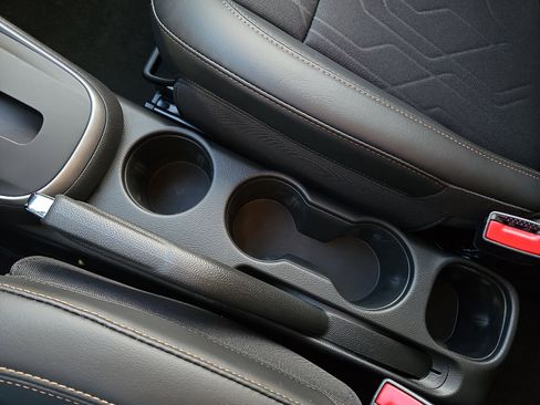 Used 2022 Chevrolet Trax LT w/ LT Convenience Package image 26