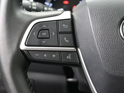 Used 2023 Toyota Highlander XLE AWD/4WD image 18