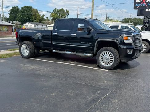 Used 2019 GMC Sierra 3500 Denali w/ Duramax Plus Package image 3
