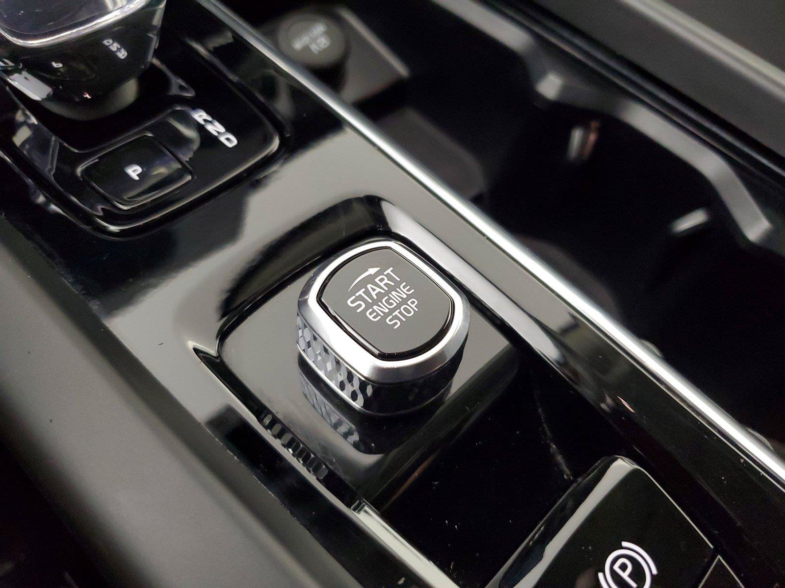Certified 2026 Volvo XC60 B5 Plus AWD/4WD image 33