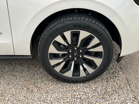 New 2025 Ford Expedition Max Platinum w/ Driver's Package image 10