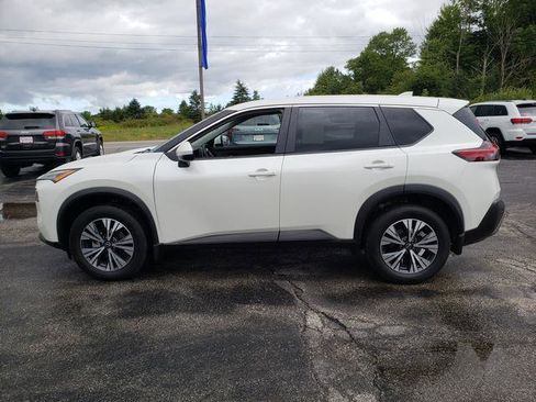 Used 2022 Nissan Rogue SV image 4