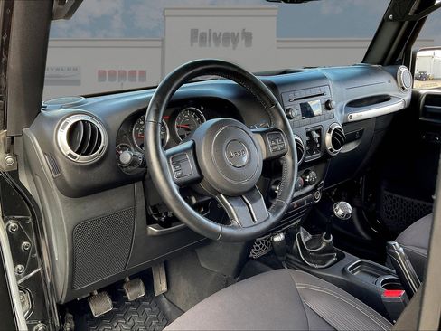 Used 2015 Jeep Wrangler Unlimited Sahara image 13