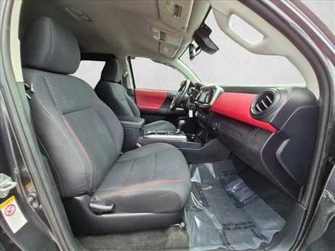 Used 2018 Toyota Tacoma SR5 RWD image 19