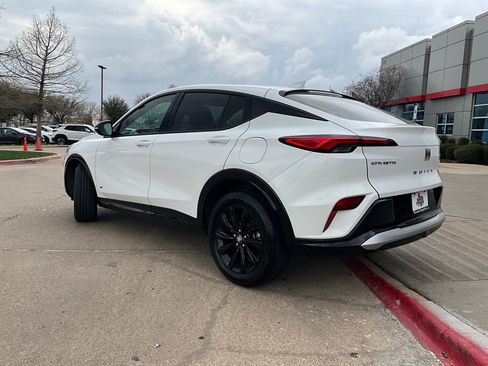 Used 2025 Buick Envista Sport Touring image 8