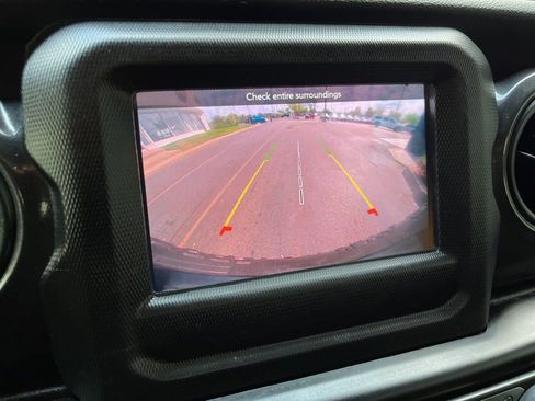 Used 2022 Jeep Wrangler Unlimited Sport image 3