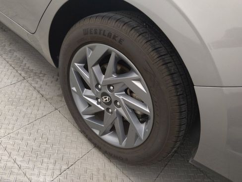 Used 2024 Hyundai Elantra SEL FWD image 31
