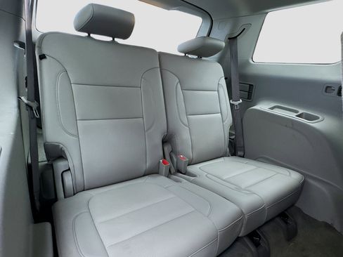 Used 2023 GMC Acadia SLT image 19