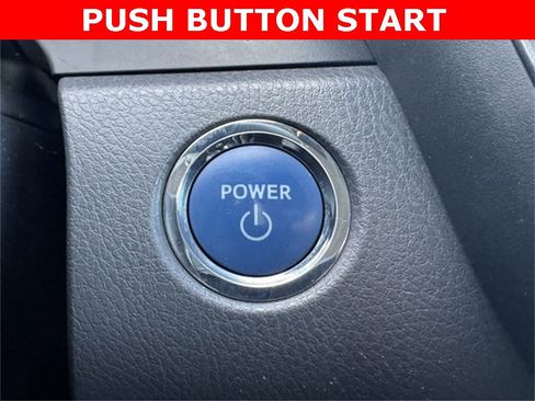 Certified 2018 Toyota Camry SE image 29