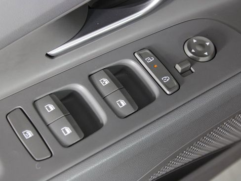 Used 2025 Hyundai Elantra Sport image 21