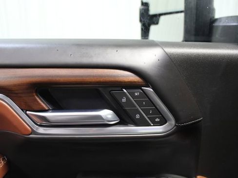 Used 2025 GMC Sierra 2500 Denali Ultimate AWD/4WD image 12