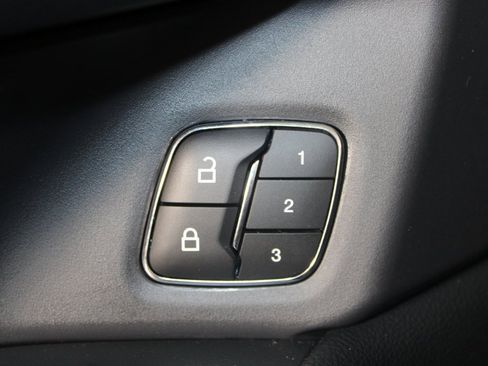 Certified 2024 Ford Expedition XLT image 20