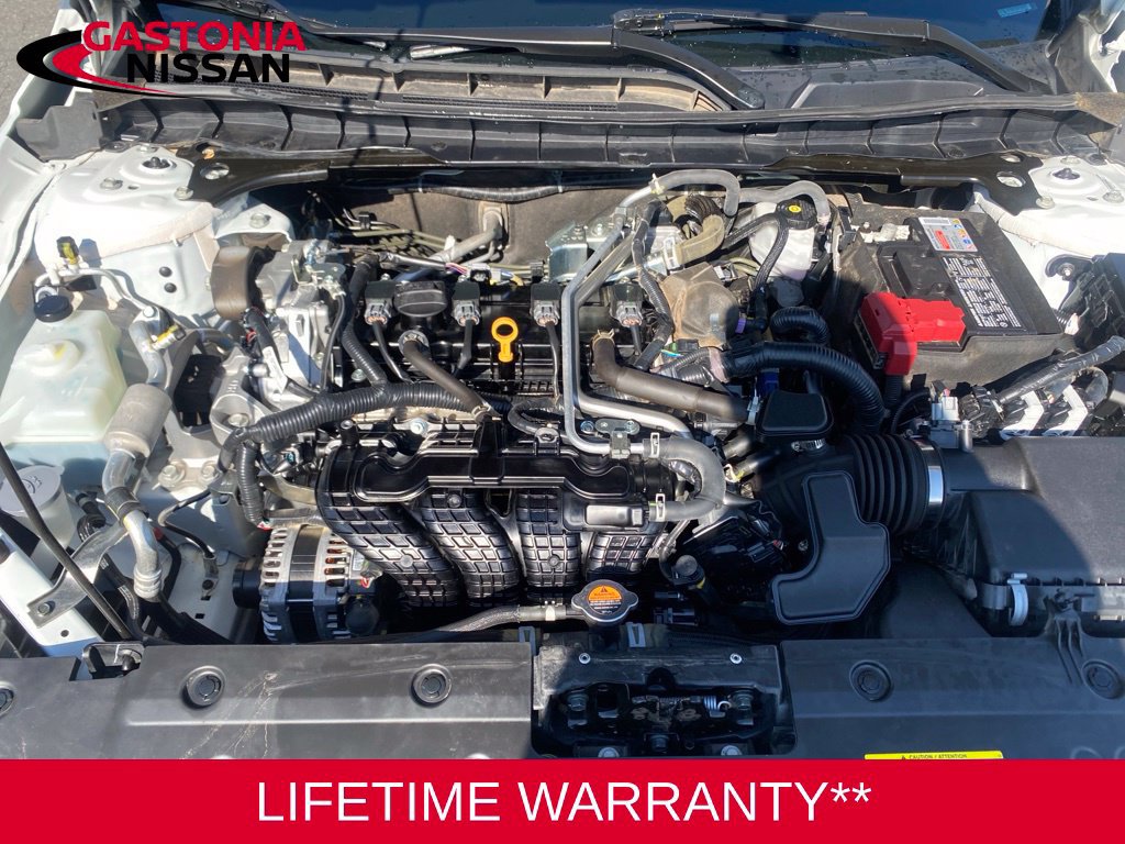 Used 2025 Nissan Altima 2.5 SV FWD image 2