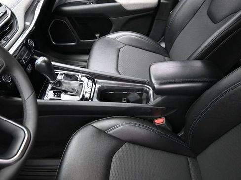 Used 2024 Jeep Compass Latitude AWD/4WD image 25