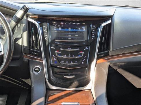 Used 2017 Cadillac Escalade Luxury image 14