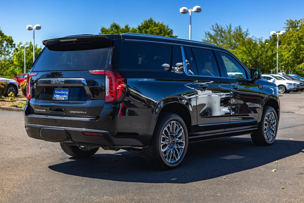 Used 2024 GMC Yukon XL Denali Ultimate AWD/4WD image 7