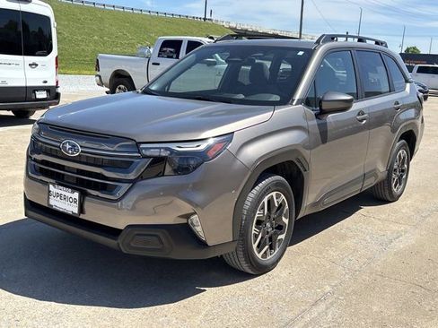 Used 2025 Subaru Forester Premium AWD/4WD image 9