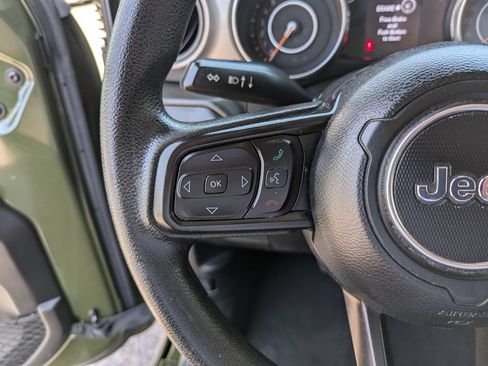 Used 2022 Jeep Gladiator Sport AWD/4WD image 16
