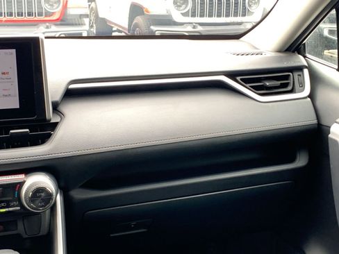 Used 2025 Toyota RAV4 LE image 34