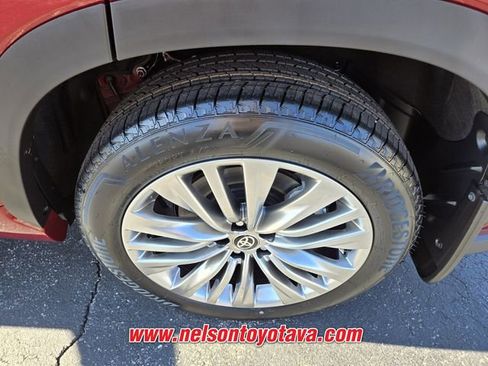 New 2026 Toyota Highlander Platinum image 8